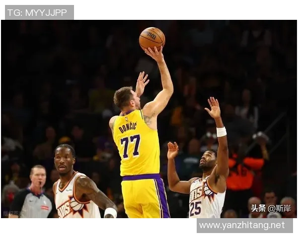 2012年湖人与雷霆第二场激战回顾球星对决与战术博弈的精彩瞬间